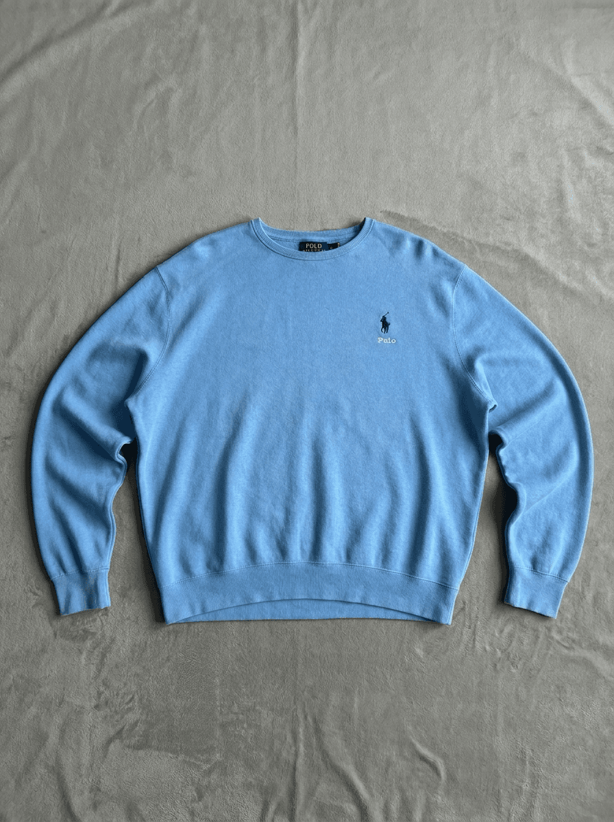 Après : pull Ralph Lauren bleu clair